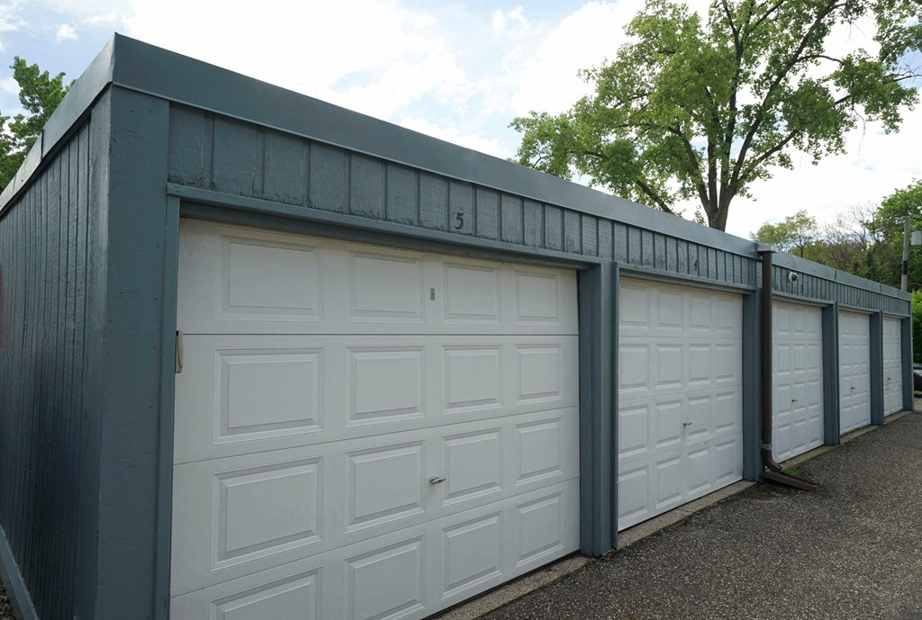 Eldridge Apartments garages